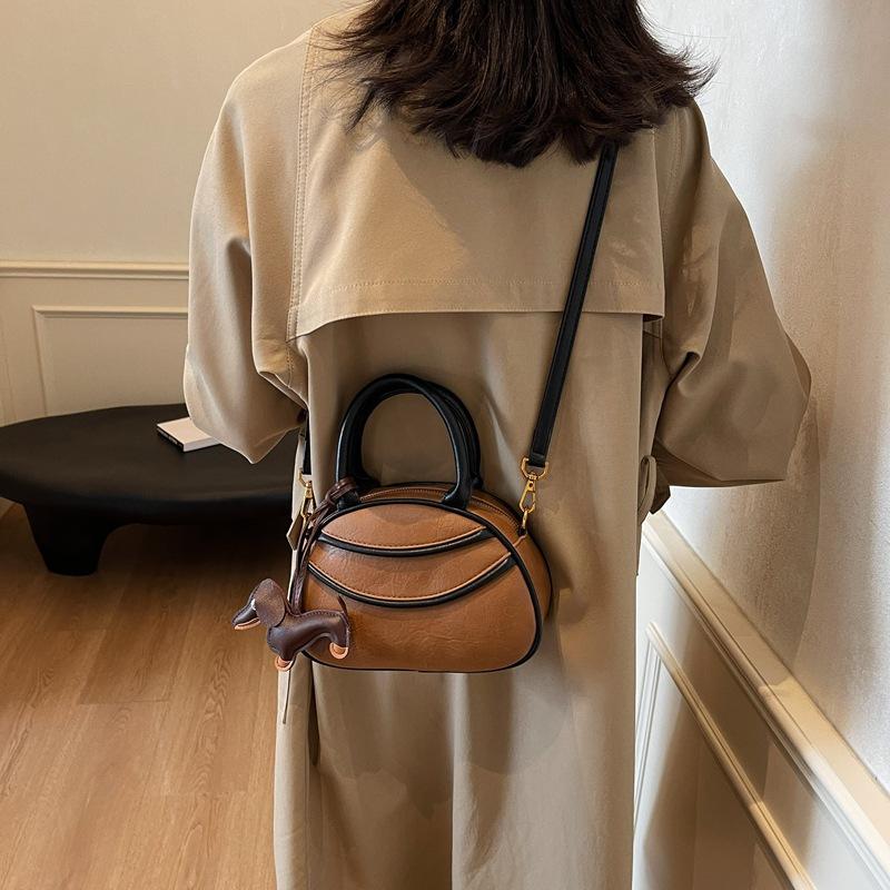 

Осенняя текстурная женская сумка 2025 новая модная ретро контрастного цвета сумка-боулинг высококлассная сумка-мессенджер 20*9*15