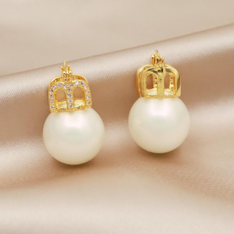 

2025 New Design Light Luxury Double-sided Letter M Pearl Niche Autumn and Winter Retro Earrings for Women