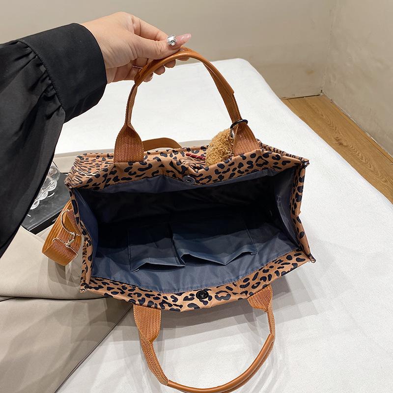 Leopard print bag women's tote bag new large-capacity autumn and winter portable shoulder messenger casual commuter bag