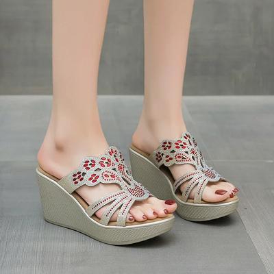 Fashion Ladies Shoes On Sale 2025 Fashion New Crystal Embellished Round Toe Platform Best Seller Beach Sandals Wedges Sandals Women