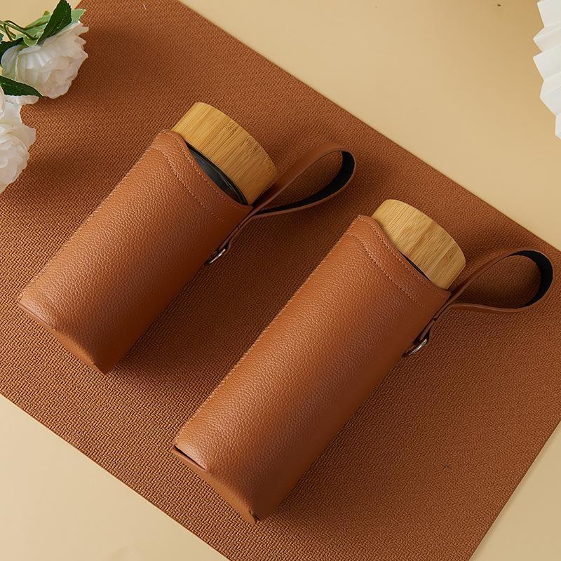 Hochwertiger Verdickter PU-Leder Glas Wasserbecher Schutzhülle Universelle Isolierte Tassenabdeckung Mit Handschlaufe Eleganter Moderner Stil