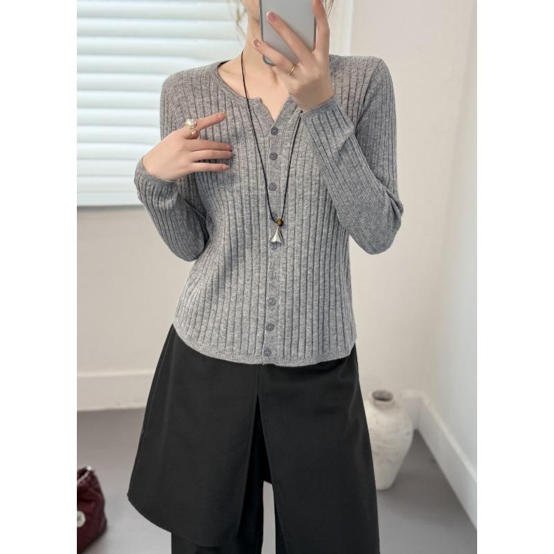 V-neck gentle wind knitted small cardigan top, female slim body, pit strip texture, versatile outside and thin inside