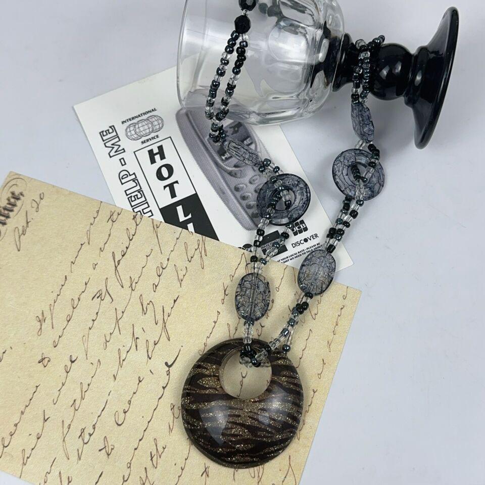 Retro Round Resin Necklace: Versatile, Fashionable High-End Clavicle Chain for Women