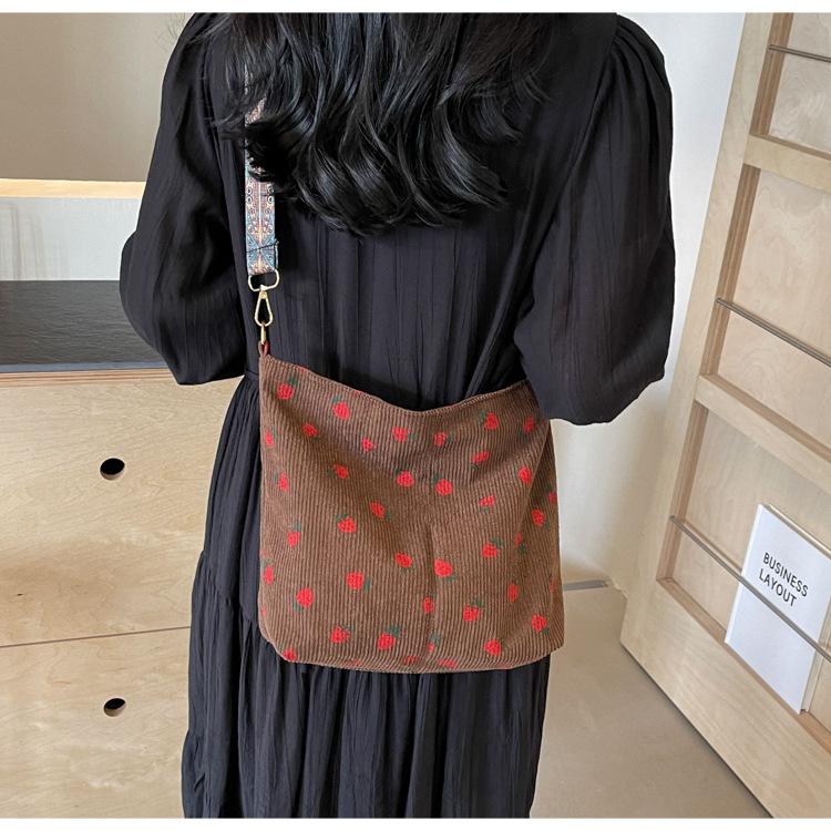 

ins canvas contrasting striped shoulder bag large capacity women s shopping bag class bag commuter tote bag темно-коричневого