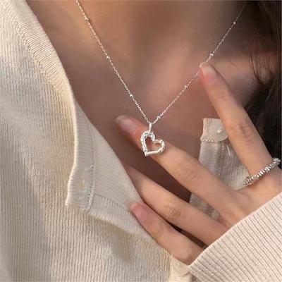 Liebeskette Damen Leicht Luxus Nischen Design Hochwertig Farbempfindlich Herzförmiger Anhänger Einfaches Temperament Schlüsselbein Kette