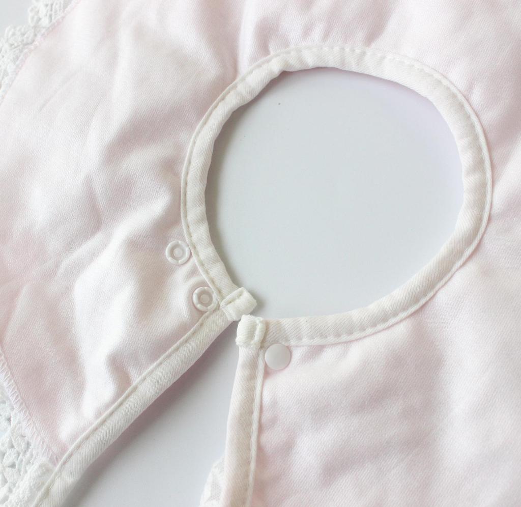 Dekoratif Yakalı Zarif Bebek Dantel Önlük ve Su Geçirmez Şal