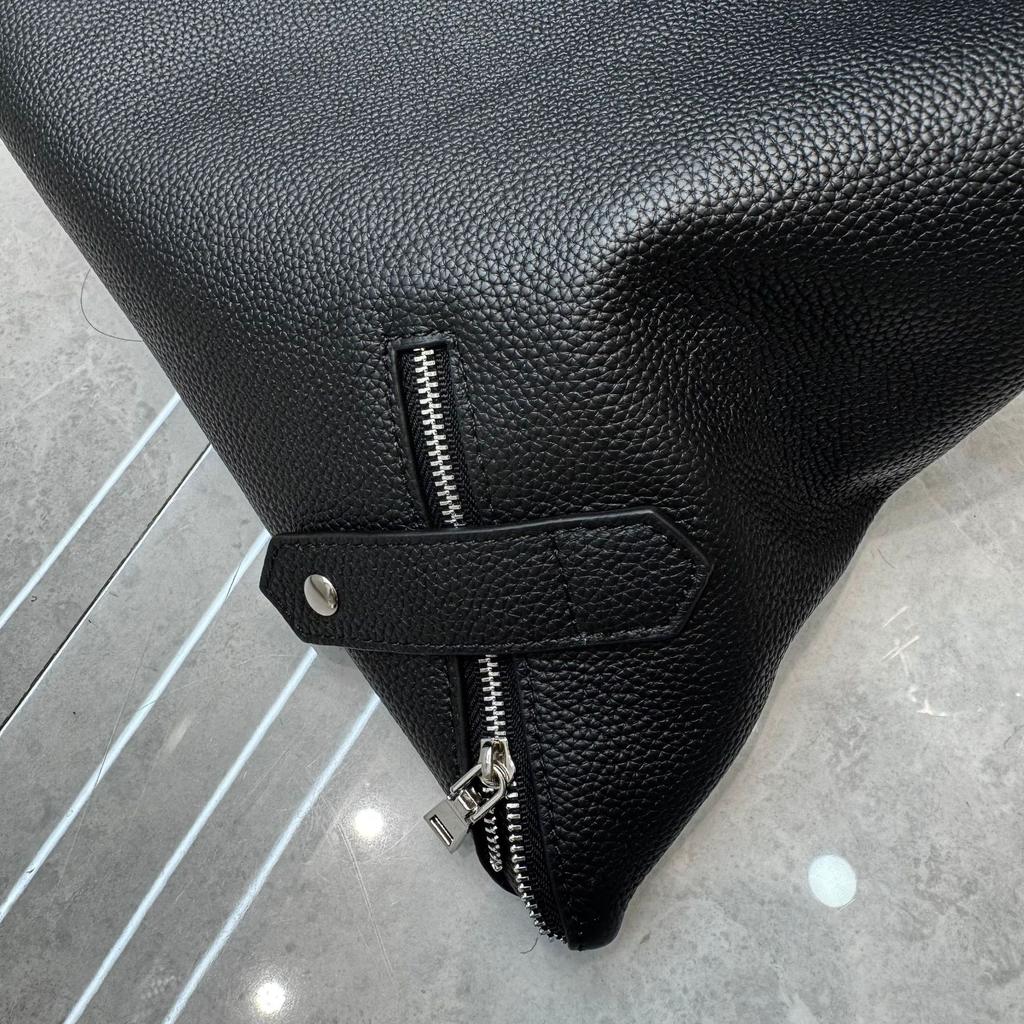 Cross-border first-layer cowhide commuter large-capacity women's bag zipper triangle bag versatile portable shoulder lazy wind underarm bag