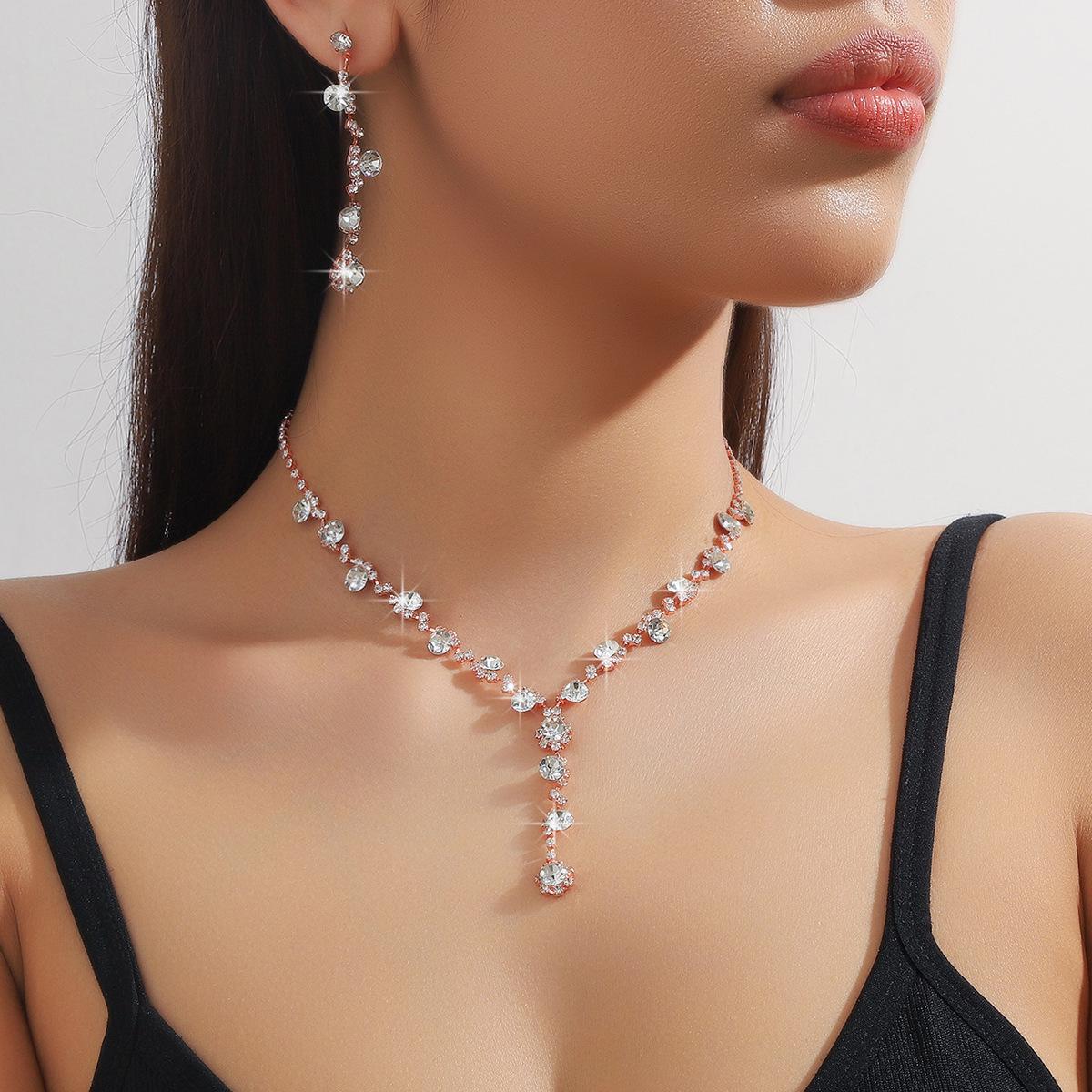 

Elegant Three-Piece Bridal Jewelry Set: Necklace, Bracelet & Earrings for Evening Wear