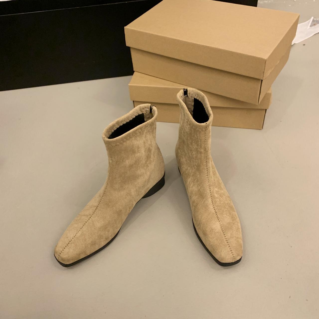 

2025 autumn and winter new thick heel low heel short boots children s Korean version round head fashion boots commuter suede women s boots tide 39