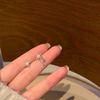 Clips de Oreja Asimétricos de Estrella de Ocho Puntas para Mujer - No Requieren Perforación, Elegantes, Diseño Versátil de Alta Gama
