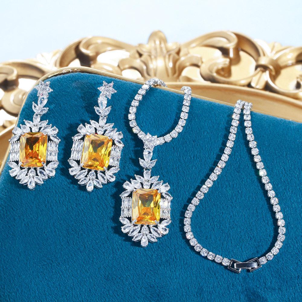 

Клавакулярная цепочка Groovy Topaz, слегка усыпанная бриллиантами, колье, серьги, набор из двух предметов, подвеска с цитрином жёлтый