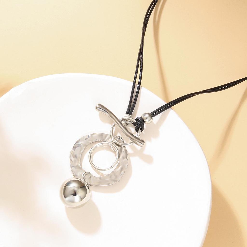 OT Buckle Round Pendant Necklace - Trendy Minimalist Style