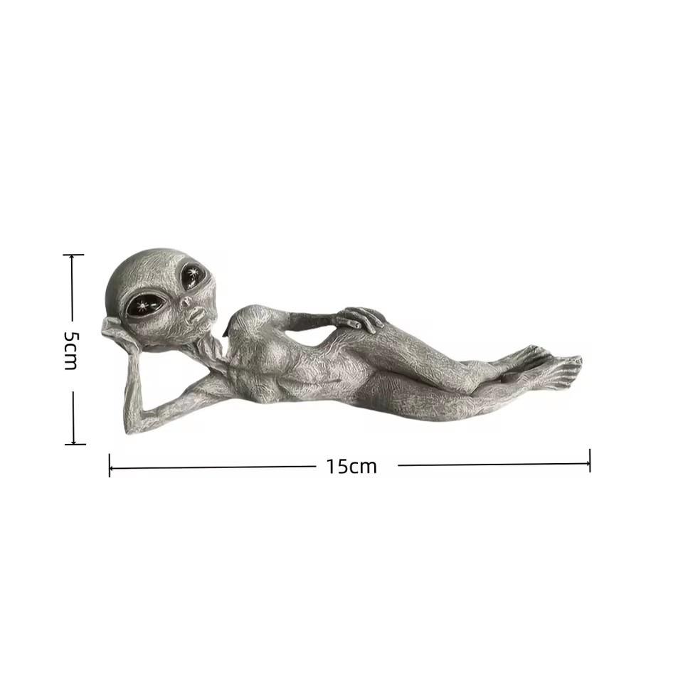 1pc Alien Resin Statues Figurine Halloween Creative Statues Desktop Home Decor Garden Decoration Christmas Ornaments