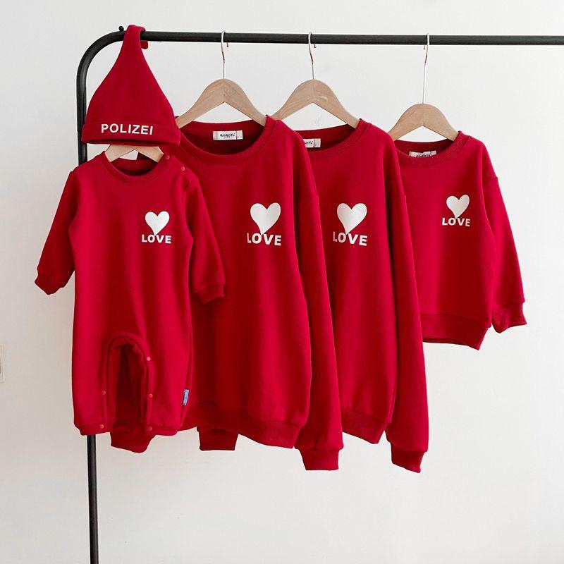 

Italian-Style Ttit Family Matching Outfits for Autumn and Winter, Baby Romper Set for a Family of Three, New Year s 100-Day Photo Sweatshirt Burgundy 90 yards