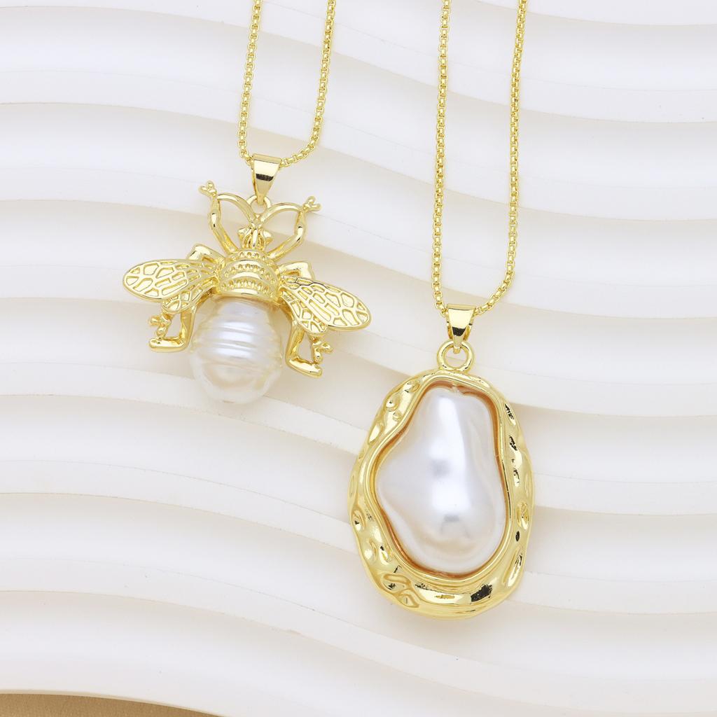 Personalized Light Luxury Copper Plated With Pearls, Heart-Shaped Love Bee Flower Necklace Pendant Accessories