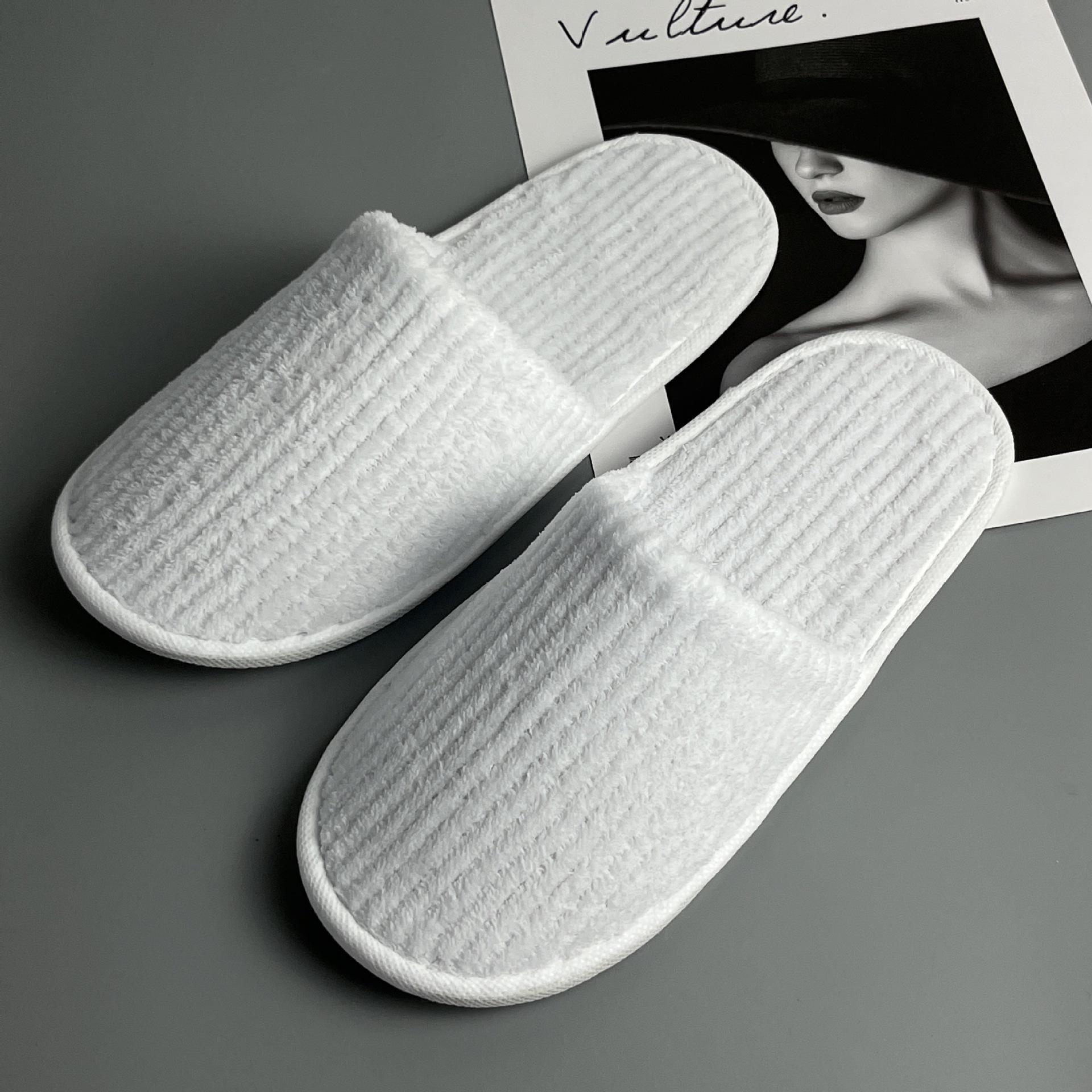 

Потовщені одноразові капці з нековзною підошвою для готелів та B&B