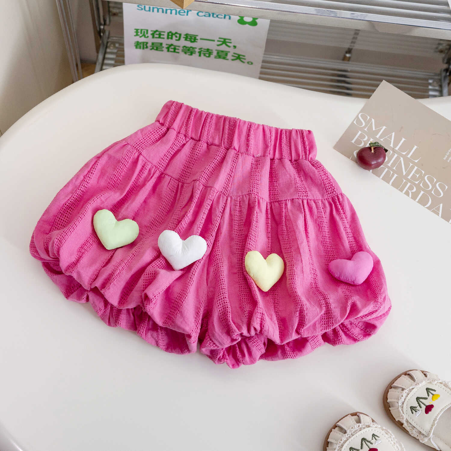 

Милые брюки с цветочным узором для девочек, летняя детская одежда, шорты Love для маленьких девочек, повседневные брюки-фонарики для детей 130 розовый