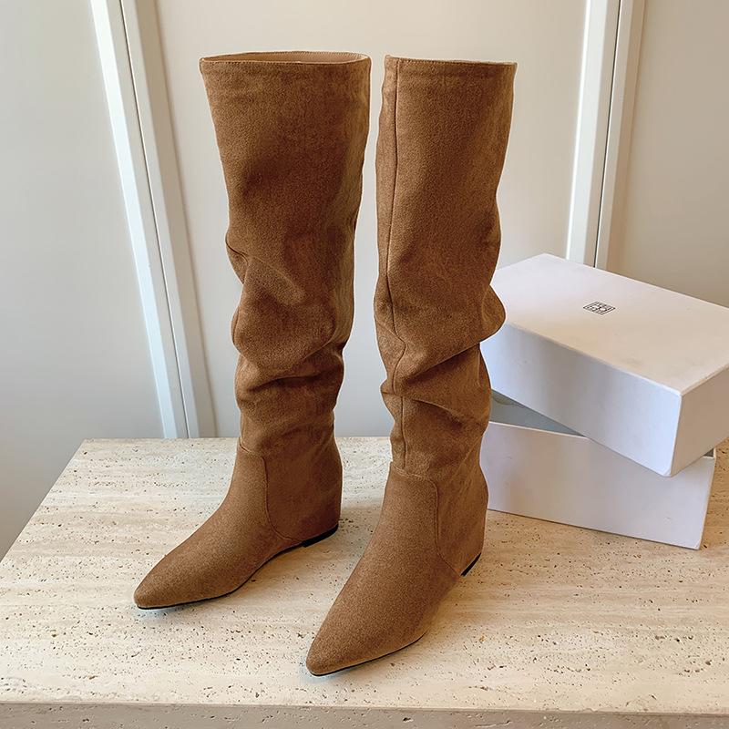 

Pointed wedge heel apricot pile long knight boots women s shoes 2025 spring and autumn new thin high heel high boots 39 темно-коричневого
