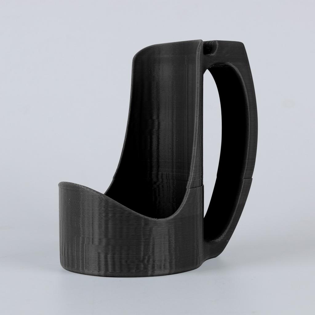 Plechovky, kelímky na vodu a stojany na madla vytištěné na 3D tiskárně pro každodenní použití