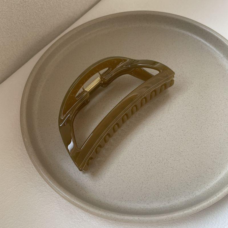 1pc Korean fashion high-end grip clip women's oversized shark clip hair clip, hair clip, semi-circular hair clip accessory