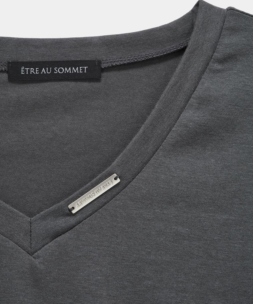 ETRE AU SOMMET Dart Line V-Neck Slim Top (Dark Gray)