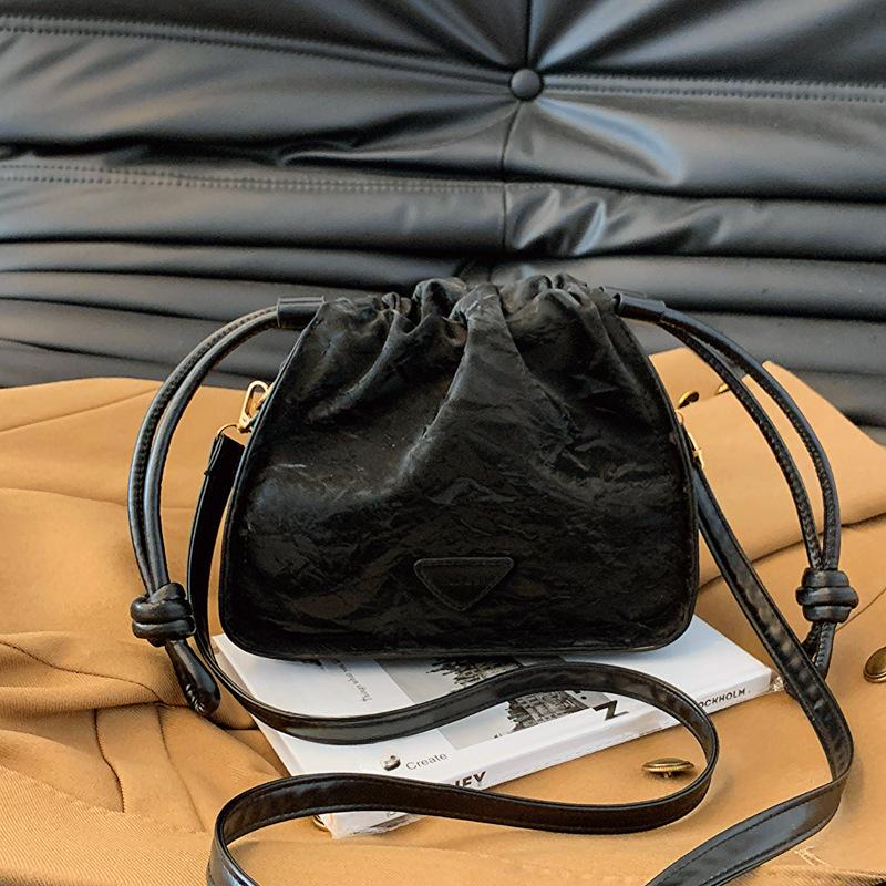 Bag Korean High Value Bucket Bag Summer New Niche Design One Shoulder Crossbody Bag Women's Pleated Bag