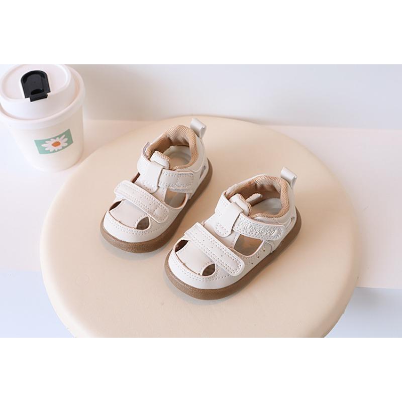 New summer closed-toe sandals for baby girls, versatile soft-soled anti-collision walking shoes