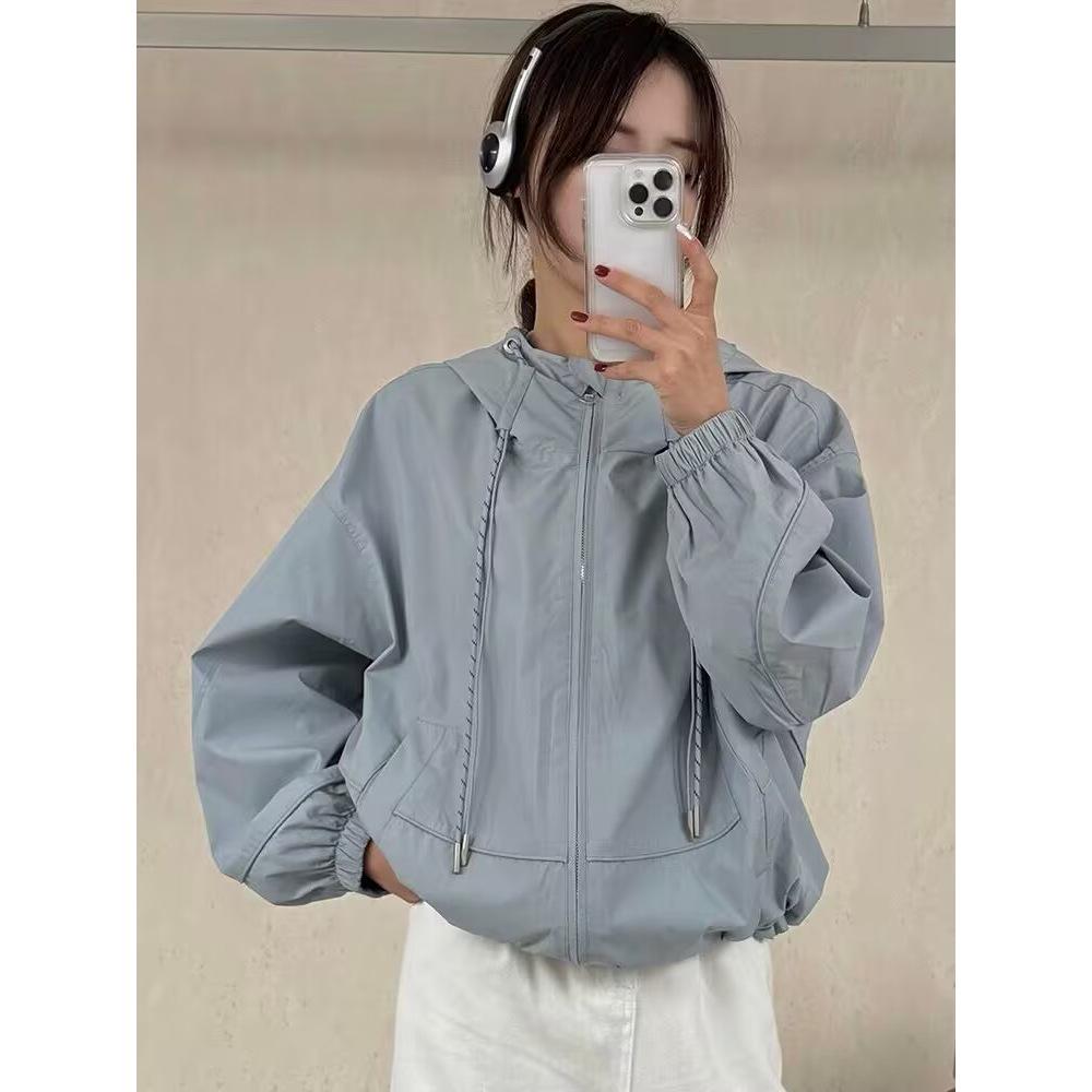 European-Style Hooded Women's Windbreaker: Trendy Loose-Fit Jacket for Spring & Autumn