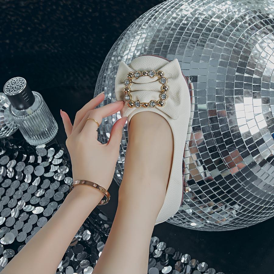 Spring and Autumn New Large Size Square Flat Shoes Fashion Big Casual Small Leather Shoes