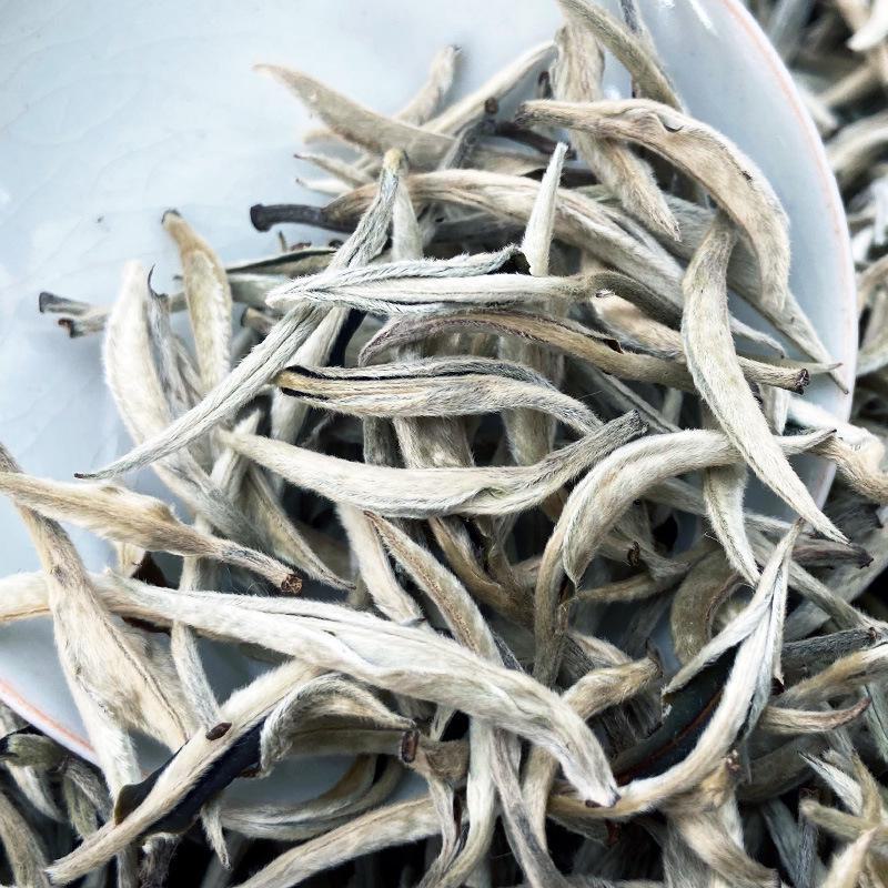 

16 г. Упаковка образцов разнообразного чая: Дяньхун, Пуэр, белый, приготовленный чай Baihaoyinzhen