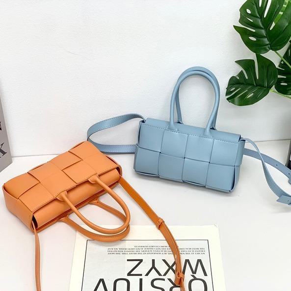 2024 Early spring new leather woven vegetable basket bag women's hand shoulder messenger bag small mini versatile
