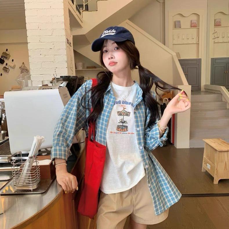 A Retro Shirt Jacket for Women, A Light and Laid-back Summer Style, Loose Long-sleeved Lapel Checkered Shirt