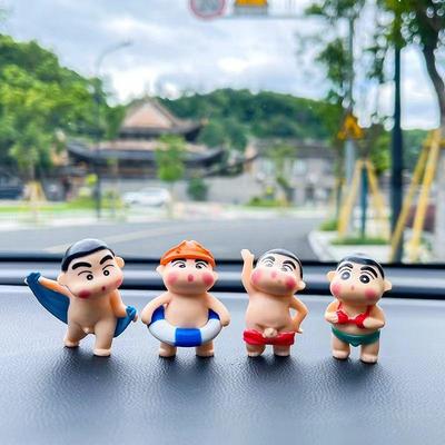 Panenka Crayon Shin-chan Ozdoba na palubní desku auta - Kreslená interiérová dekorace