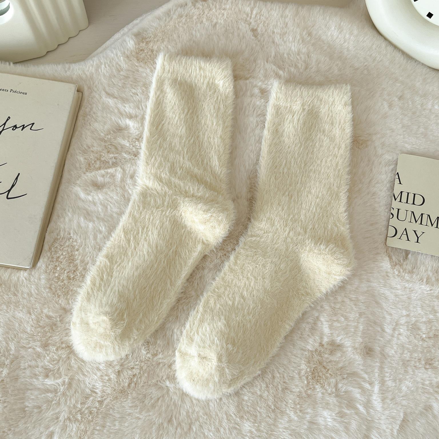 

Осенне-зимние теплые пушистые милые носки Kawaii однотонные мягкие плюшевые носки средней длины Harajuku для дома из норки с толстым носком 1 Pair