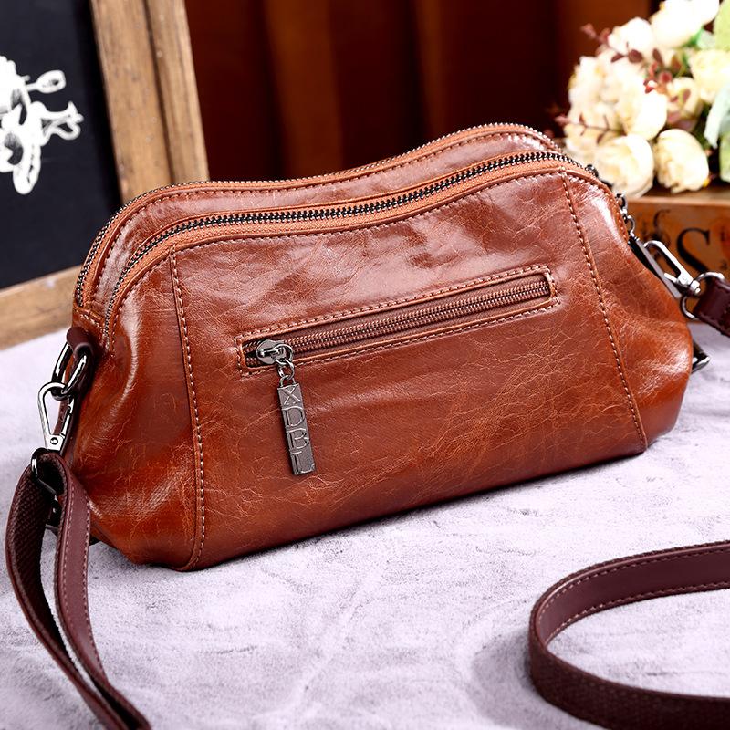Retro Fashion Women's Leather Bags Compact One-shoulder Messenger Meniscus Bags Classic and Versatile Messenger Bag