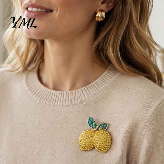 Alloy Lemon Jewelry Double Rhinestone Brooch Pin, Yellow Lapel Pin for Women Decorative Men, Fruit Badge Suit Jackets and Bags