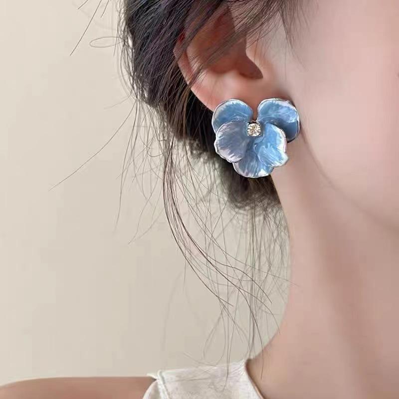 

Геометрическое ожерелье с подвеской из больших и маленьких квадратов One Size