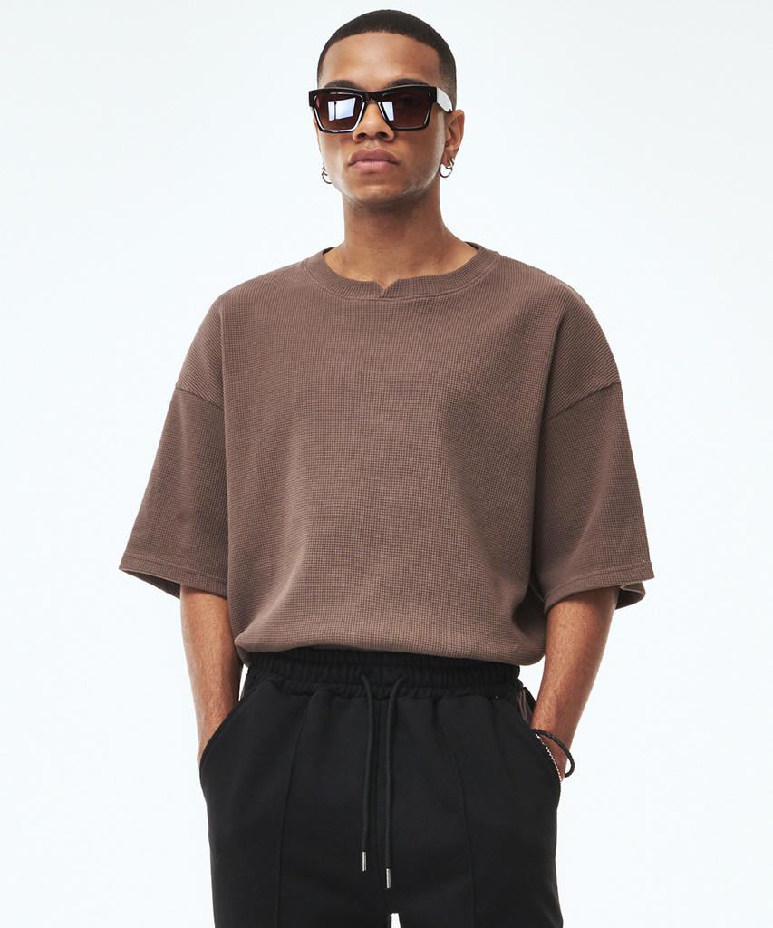 WEST GRAND BOULEVARD Oversized Waffle Henley Neck Short Sleeve T-Shirt Dark Brown