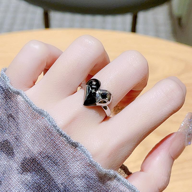 

Spice Girl Star Opening Ring Black And White Dark Small Fragrant Wind Niche Design Sense Personality Advanced Sense Index Finger Ring Adjustable opening