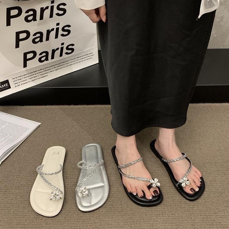 Flat-bottomed French set-toed small cool slippers fairy shoes 2025 new summer soft-soled with skirt rhinestone sandals