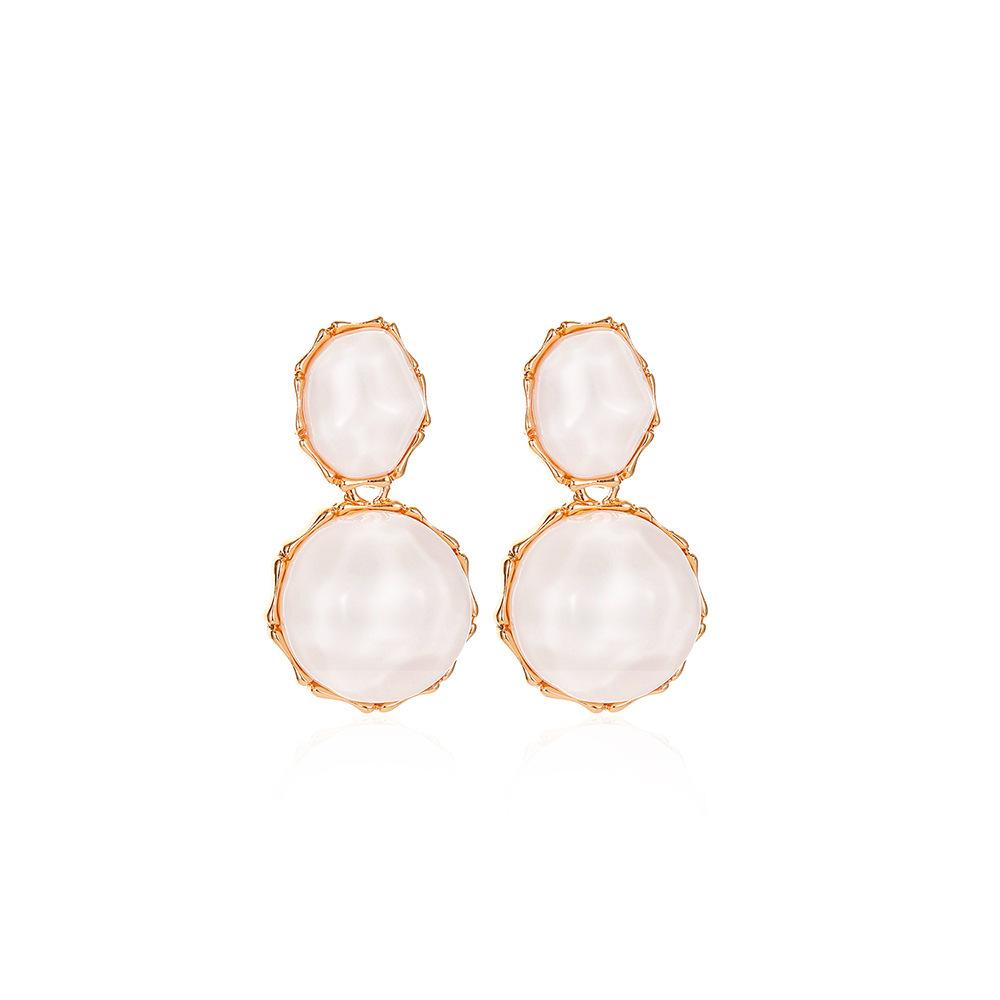 Modische unregelmäßige runde Ohrringe