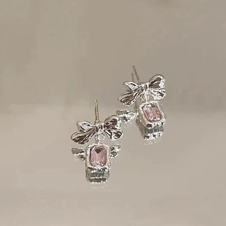 

Темперамент, кришталевий метелик, сережки з цирконом, легкі розкішні та вдосконалені модні універсальні сережки