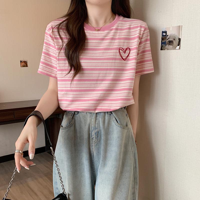 

Design sense niche embroidery love pink striped short-sleeved t-shirt women s 2025 new summer loose cotton top M розовый