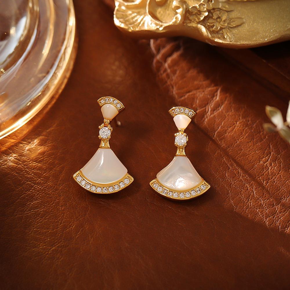 

Explosive Fan-shaped Earrings with A Sense of Luxury, Fashion, and Light Luxury Temperament. Exquisite and Versatile Earrings for Little Fairies
