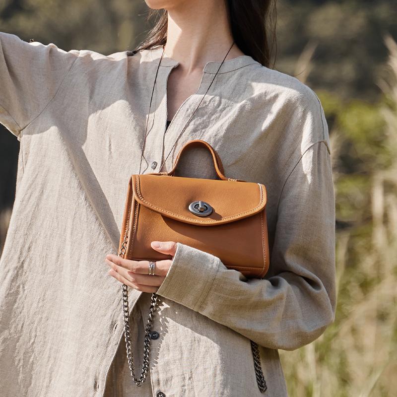2025 Autumn Winter Elegant High-end Genuine Leather Women's Bag Simple Fashion Style Cowhide Shoulder Bag Commuting Daily Small Square Bag