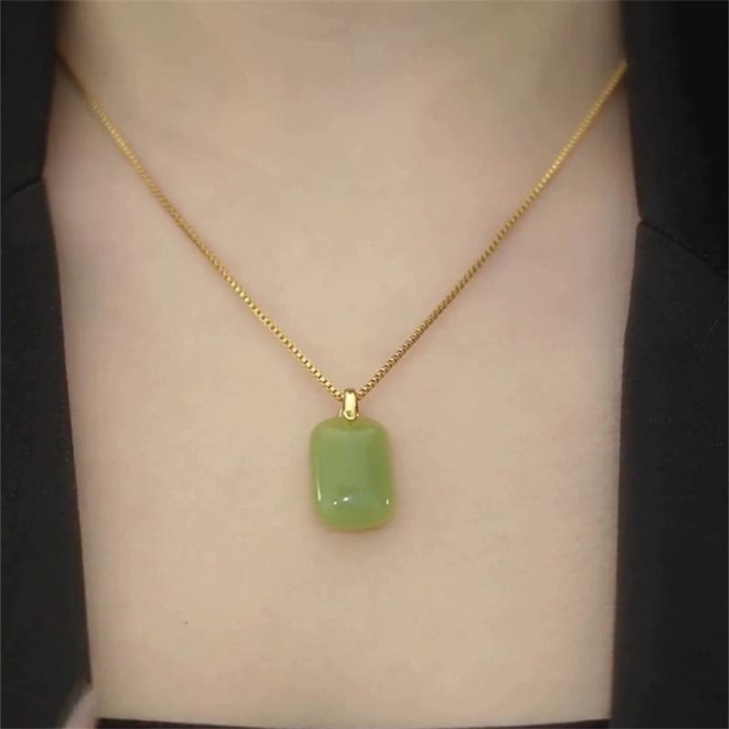 2023 Ruyi Wish Fulfillment Necklace: Light Luxury Emerald Green Pendant for Women