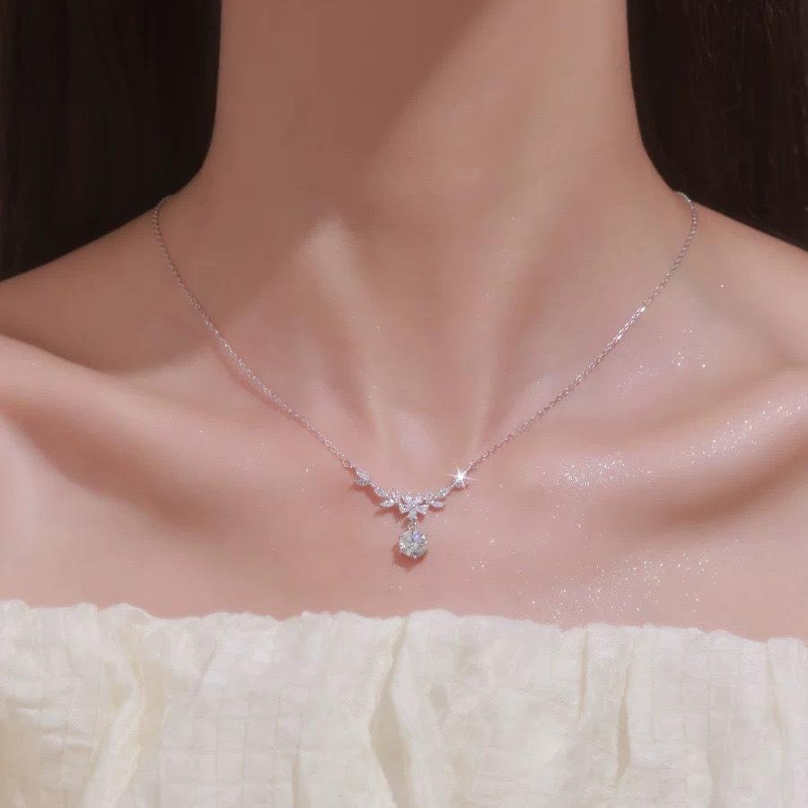 Colier cu Flori și Spice de Grâu pentru Femei Stil Ins Nișă Lux Ușor Versatil Senzualitate High-end Incrustat cu Diamante Simplu Cadou de Ziua de Naștere pentru Femei