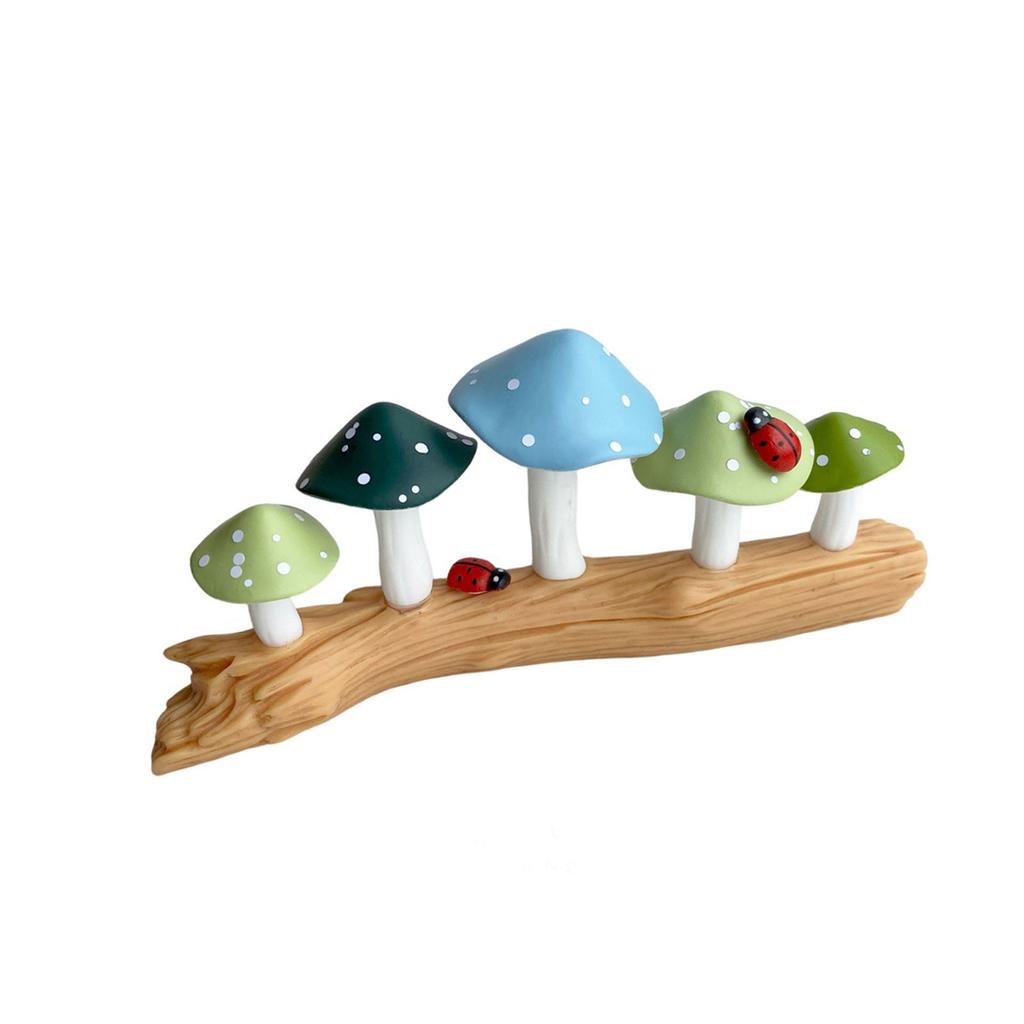 Bunte Pilze auf Baumstumpf Harze Miniaturfigur Sammlerstück Ornament für Heim-, Schreibtisch- und Landschaftsdekorationen