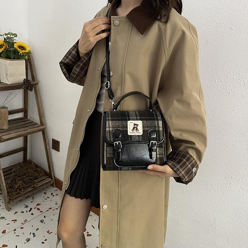 

Women s bag 2025 new fashion retro plaid small square bag niche trend contrasting color backpack 20*8*18 чёрный