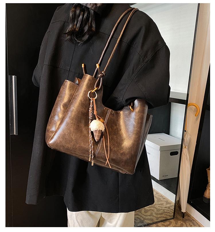 Women's Large Capacity Retro Shoulder Tote - 2025 Spring/Summer Fashion